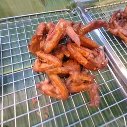 ปีกทอด 2 ชิ้น +ข้าวเหนียว