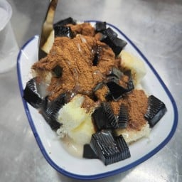 เซ็งซิมอี้ ลือลั่นสะท้านโลกันต์ ถนนจันทน์