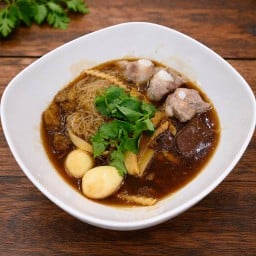 หร่อย กระเพาะปลา ก๋วยจั๊บญวน & กะเพรา (ลาดพร้าววังหิน 52)