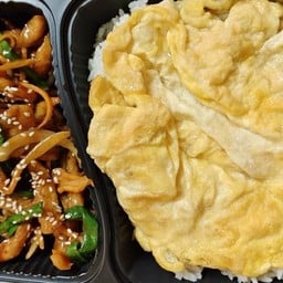 ข้าวไก่ผัดซอสเกาหลี(ราดข้าว)