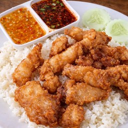 ข้าวสามชั้นทอดกระเทียม