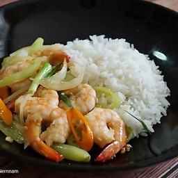 ผัดพริกหยวกกุ้งราดข้าว