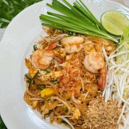 ครัวอยู่นาน ข้าวตำยำเตี๋ยว กาแฟสด ข้างเทศบาลเขลางค์นคร