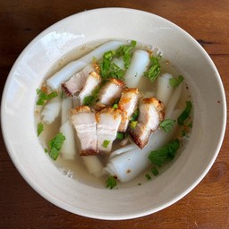 ก๋วยจั๊บหมูกรอบ