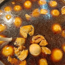 ข้าวแกงป้าพร  ตลาดห้วยขวาง