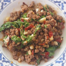 กระเพราพริกแห้งเนื้อสับ(กับข้าว)