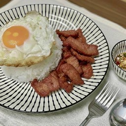 ข้าวหมูแดดเดียวทอด