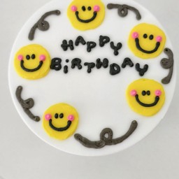 เค้กวันเกิด(วิปครีม) ไซส์1/4 P วนิลา ยิ้มล้อม