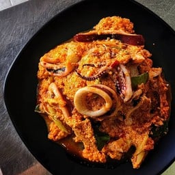 ข้าวไข่ข้นต้มยำปลาหมึก