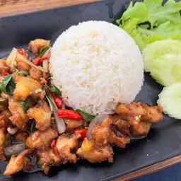 ข้าวกระเพราเอ็นไก่ทอด