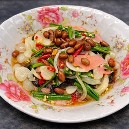 ยําไข่เยี่ยวม้า