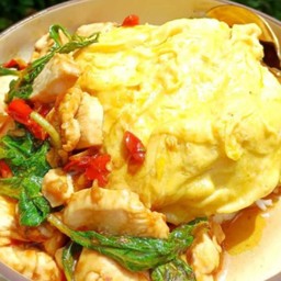 กระเพราไก่+ไข่ข้น