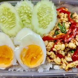 ข้าวผัดกะเพราหมู + ไข่ต้ม