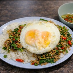 ข้าวราดผัดกะเพรา
