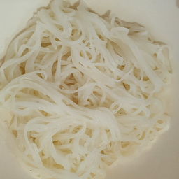 เส้นหมี่ขาวลวก