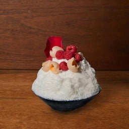 Ispahan Lychee Raspberry Rose Yogurt Kakigori คากิโกริลิ้นจี่ ราสเบอร์รี่โยเกิร์ต