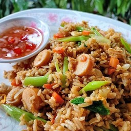 ข้าวผัดไส้กรอก
