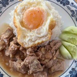 ข้าวหมูกระเทียมพริกไทย