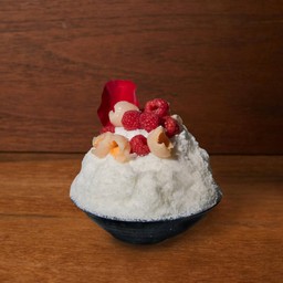 Ispahan Lychee Raspberry Rose Yogurt Kakigori คากิโกริลิ้นจี่ ราสเบอร์รี่โยเกิร์ต