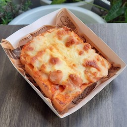 ปังพิซซ่าหน้าไส้กรอกชีส