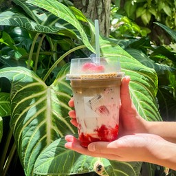 โฮจิฉะ นมสด - สตอว์เบอร์รี่