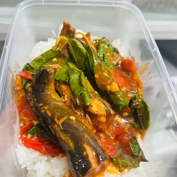 ข้าวคะน้าปลากะป๋อง