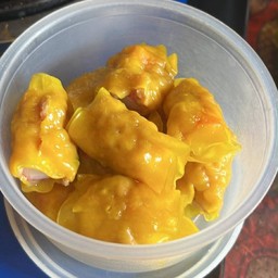 แก้วขายเกี๊ยว