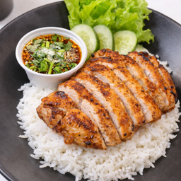 ข้าวไก่ย่างจิ้มแจ่ว