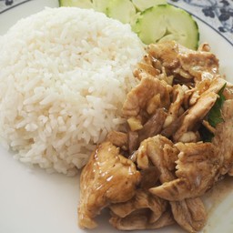 ข้าวไก่กระเทียมพริกไทย