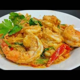 ทะเลผัดไข่เค็ม ราดข้าว