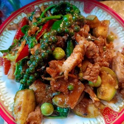 หมูสามชั้นผัดฉ่าพริกแกง(กับข้าว)