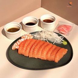 แซลมอนซาชิมิ 200กรัม มีเครื่องเคียง