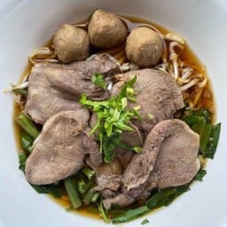ก๋วยเตี๋ยว ลูกชิ้น-ลิ้นวัวตุ๋น
