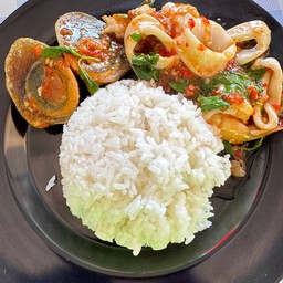 กะเพราไข่เยี่ยวม้า