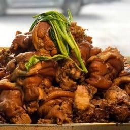 ครัวเต็มอิ่ม ตลาดเจริญพร