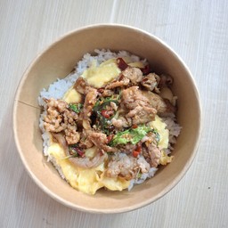 ข้าวกระเพราหมูหมัก