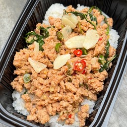 ข้าวกะเพราแซลมอน