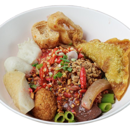 บะหมี่เย็นตาโฟต้มยำลูกชิ้นปลา