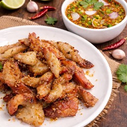 คอหมูย่างติดมัน น้ำจิ้มแจ่ว