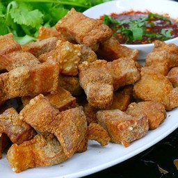 หมูกรอบน้ำปลา