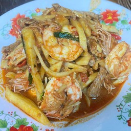 ผัดพริกแกง