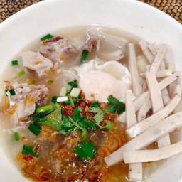 ก๋วยจั๊บญวนใส่ไข่