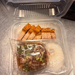 สถานีหมูกรอบ ตลาดมากาญ-มากิน ตลาดมากาญ-มากิน หน้าโรบินสัน กาญจนบุรี