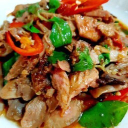 กระเพราเป็ดย่างป้าตุ๊ก