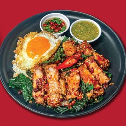 ข้าวกะเพราหมูกรอบไข่ดาว