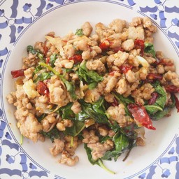 กระเพราพริกแห้งหมูสับ(กับข้าว)