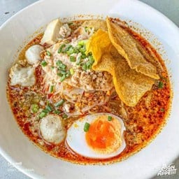 คุณยายก๋วยเตี๋ยวต้มยำรถเด็ด