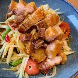 ตำหมูกรอบ(ปลาร้า)