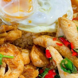 กะเพราขอบกรอบ ถนนบ้านกล้วย-ไทรน้อย