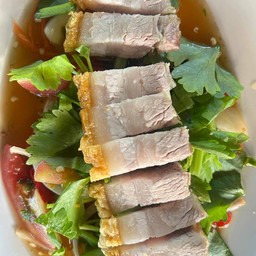 ยำหมูกรอบ